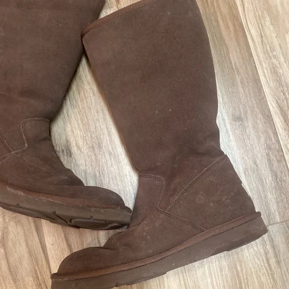 UGG Australia Women's 5235 Sheepskin Dark Brown Suede Tall Boots Size 8 EUC - Picture 4 of 17